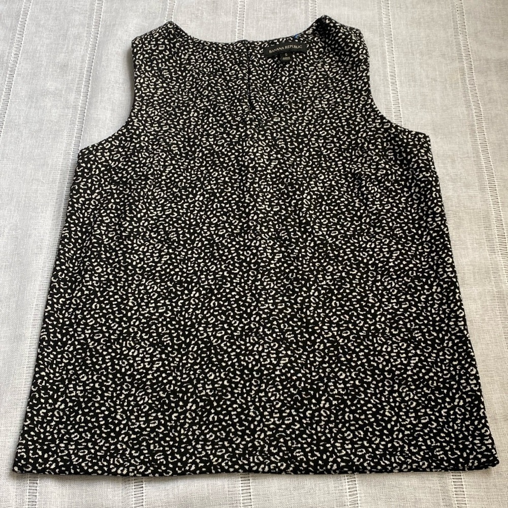 Banana Republic sleeveless top in cheetah print. - Picture 3 of 11